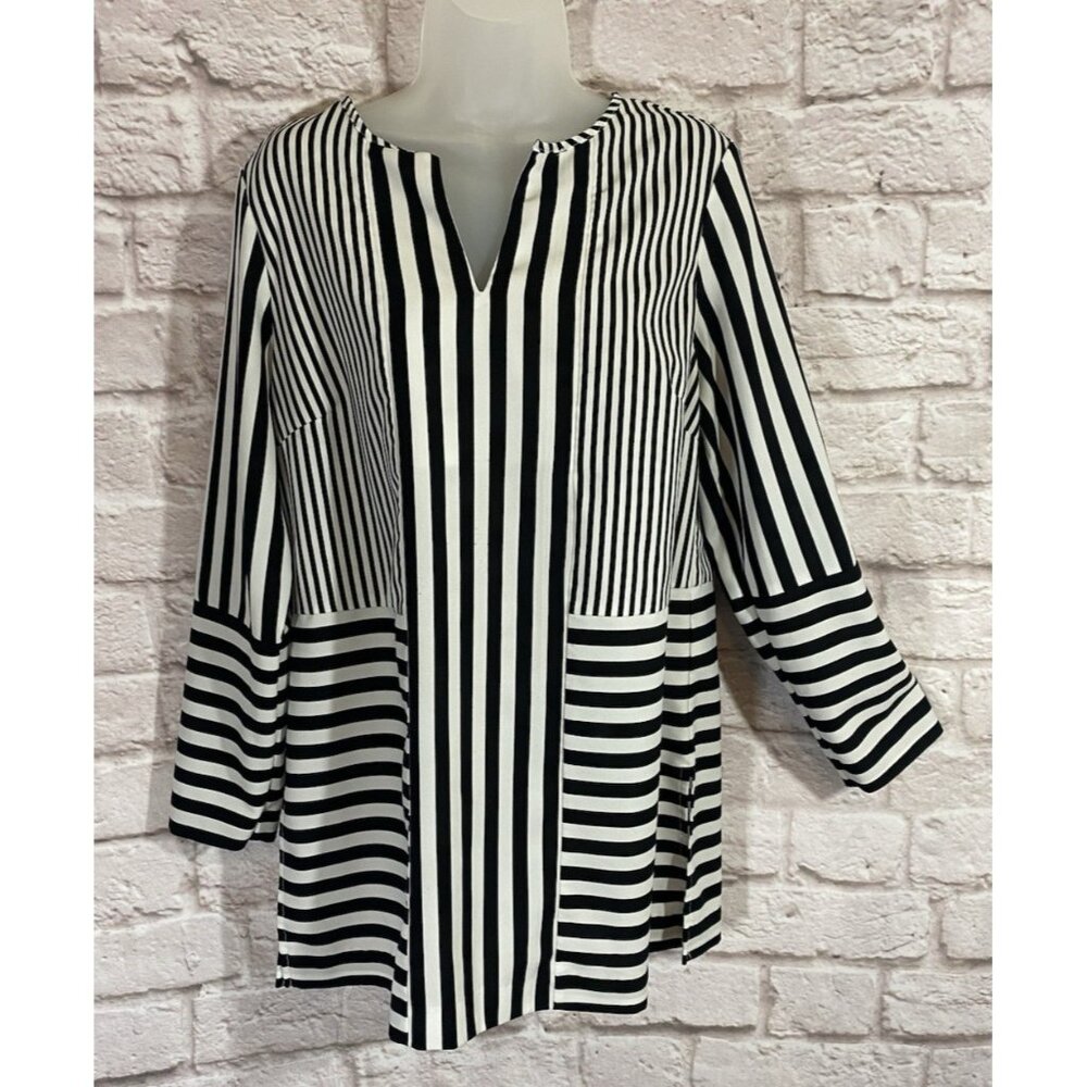 CHICOS 1 M 8/10 Black White Modernist Stripe Artsy Tunic‎ Top Pullover Shirt